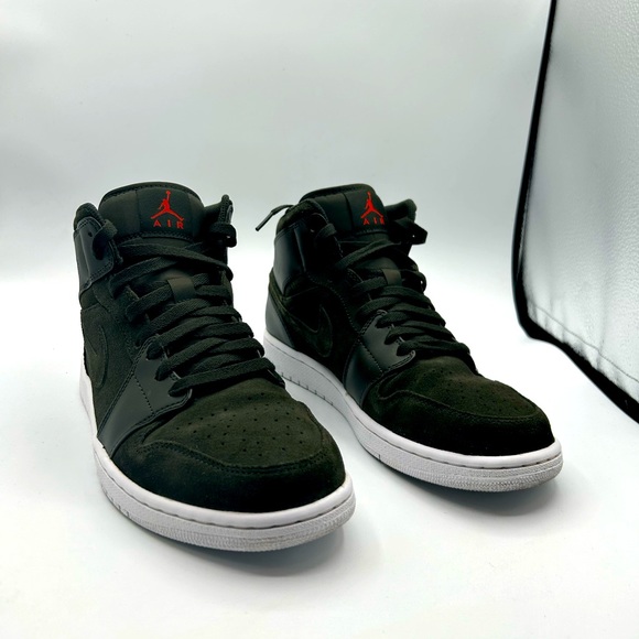Air Jordan Mid Sequoia size 11